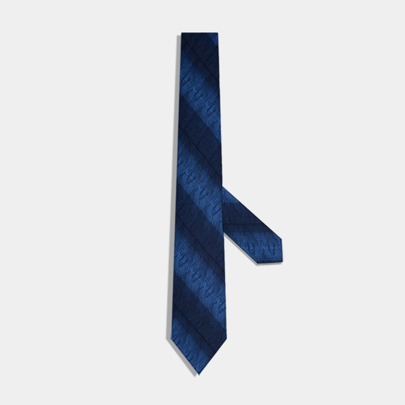 蓝色苏格兰纹领带